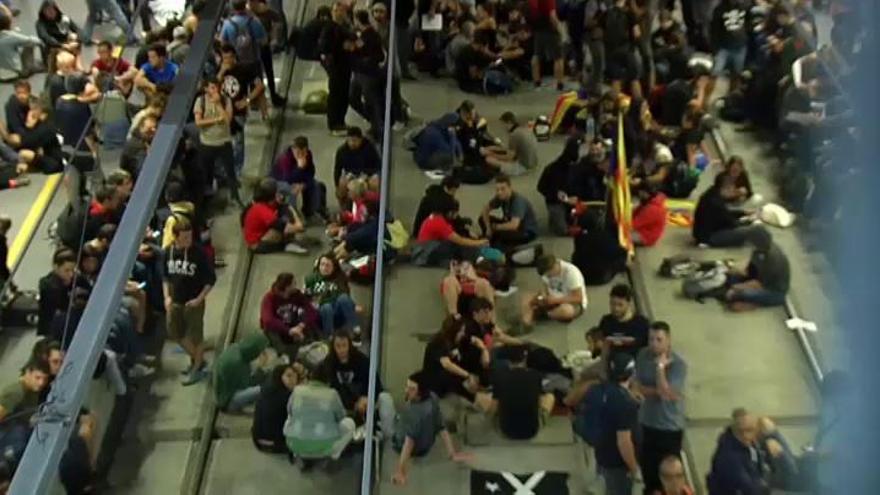 Los CDR de Girona ocupan la estación del AVE y cortan las vías