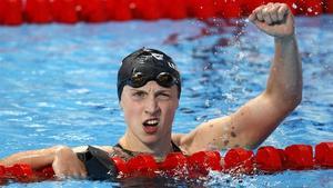 Ledecky celebra su triunfo y su récord del mundo en los 800 libre