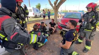 Dos personas, entre ellas un menor, resultan intoxicadas por humo en el incendio de una vivienda en Vecindario