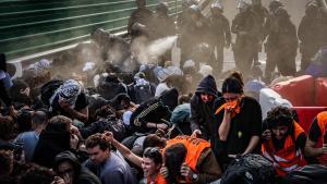 Los Mossos dispersan la protesta con gas pimienta