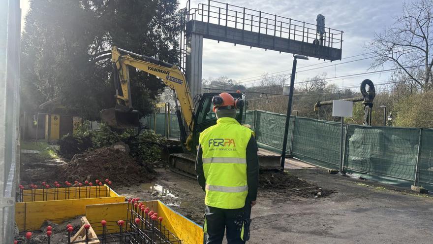 Las obras de mejora de la accesibilidad a la estación de la Pola. | J. A. O.