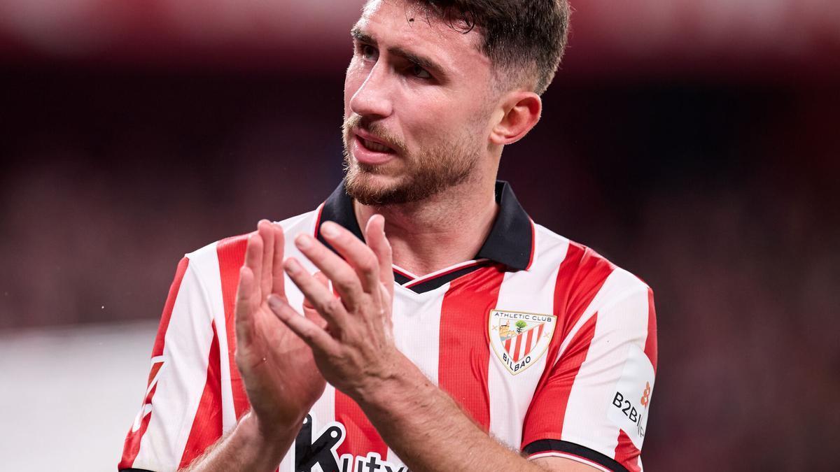 Aymeric Laporte, aplaudiendo con el Athletic