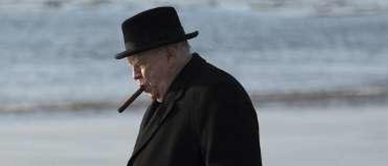 Biran Cox como Churchill. // A.C.