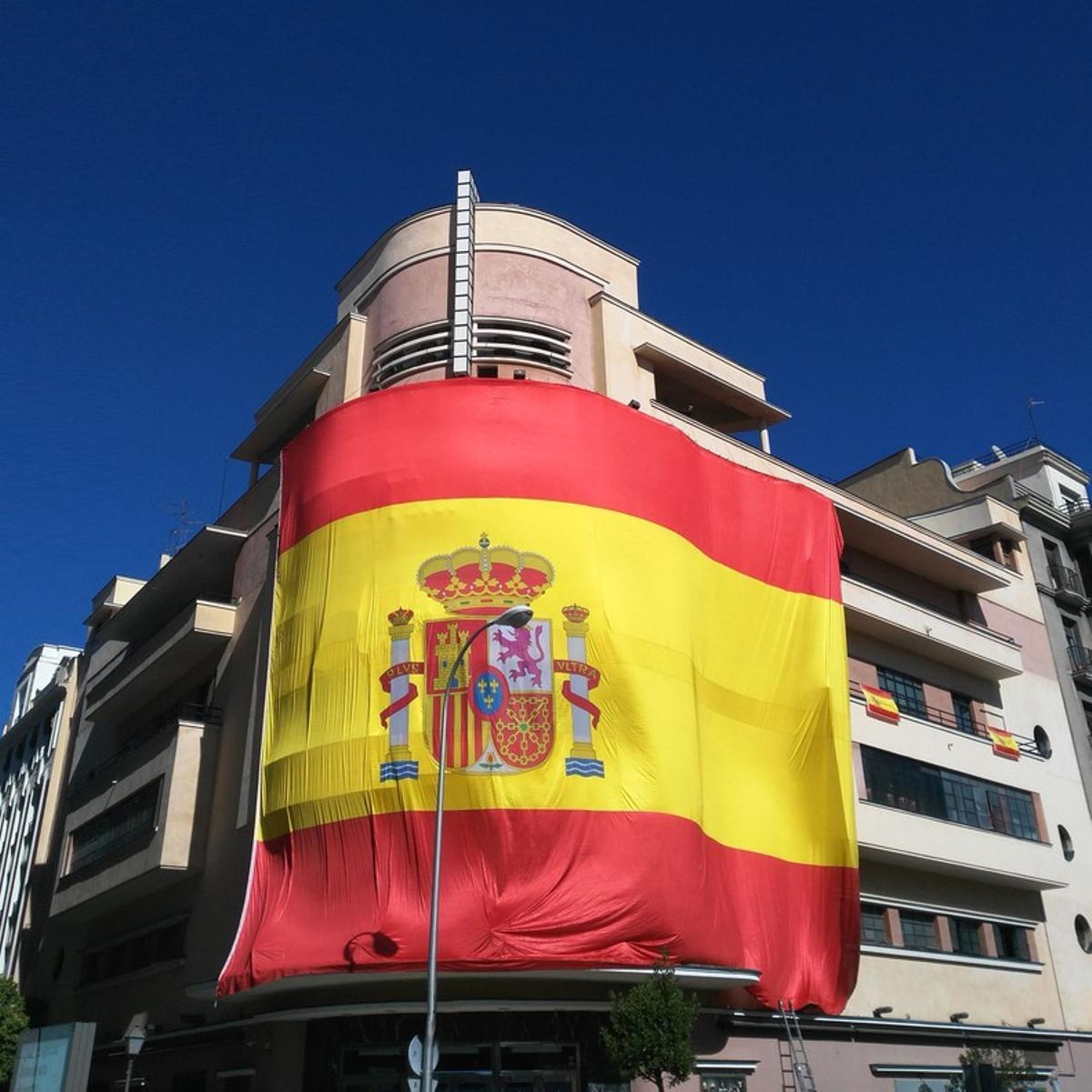 bandera-espaola-teatro-barcel