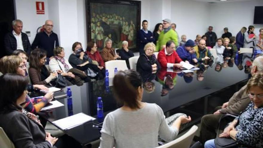 Los vecinos de Almassora acuerdan dar un uso social al edificio 167 del Grupo B