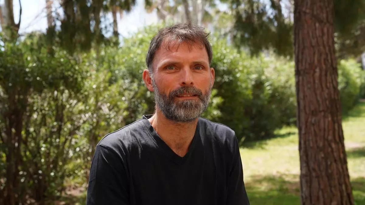 Tom Kucharz, investigador social y miembro de Ecologistas en Acción, posa para la imagen