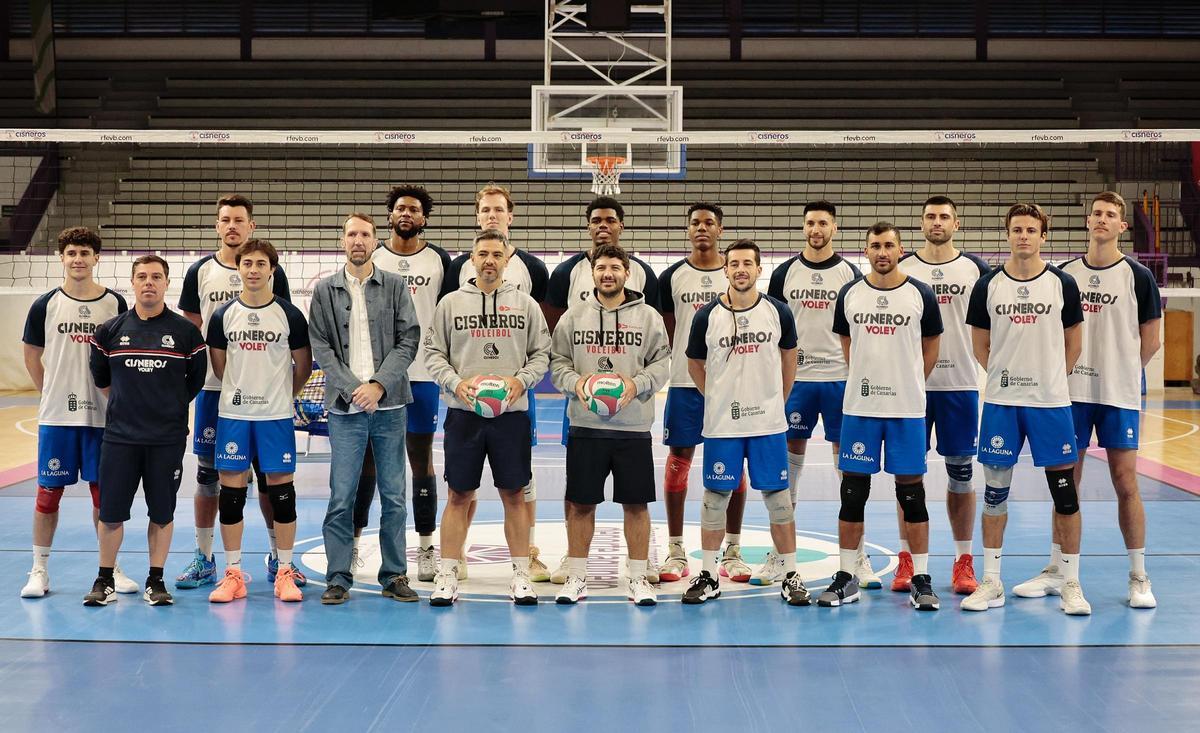 Plantilla y cuerpo técnico del Cisneros La Laguna.