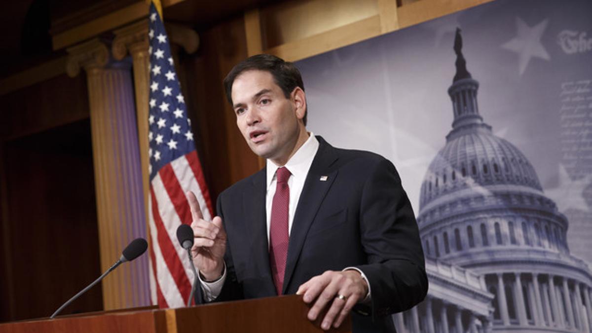 El senador republicano Marco Rubio habla en el Capitolio de Washington.