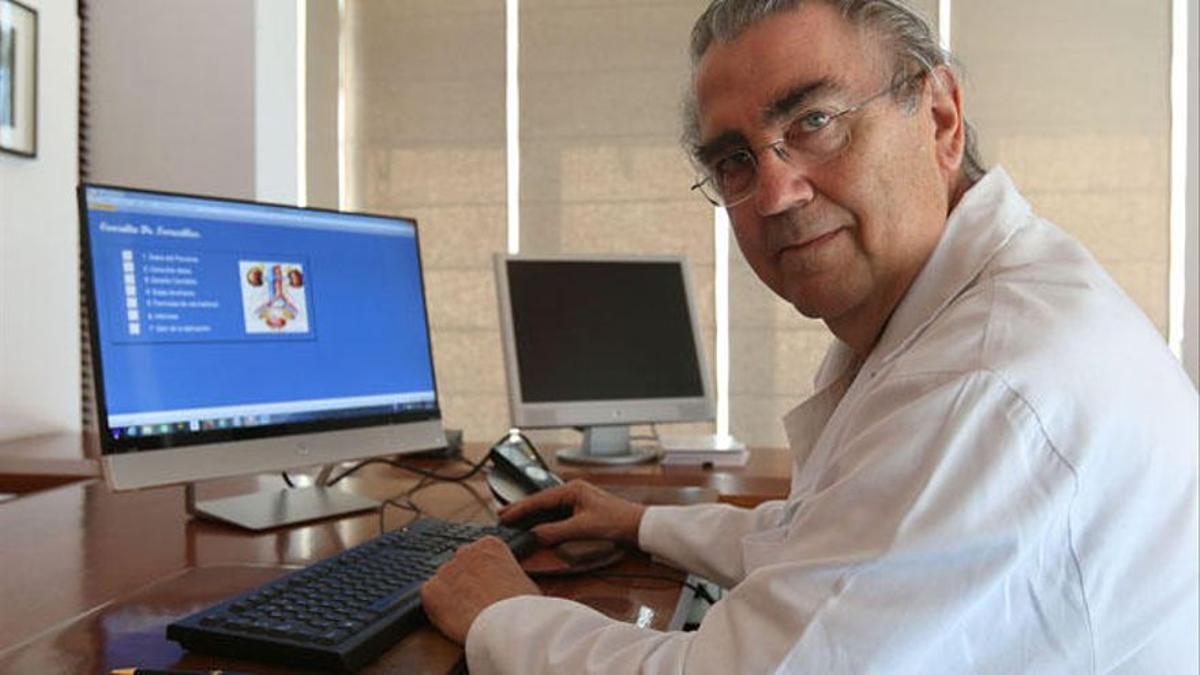 El doctor Pedro Torrecillas, urólogo malagueño