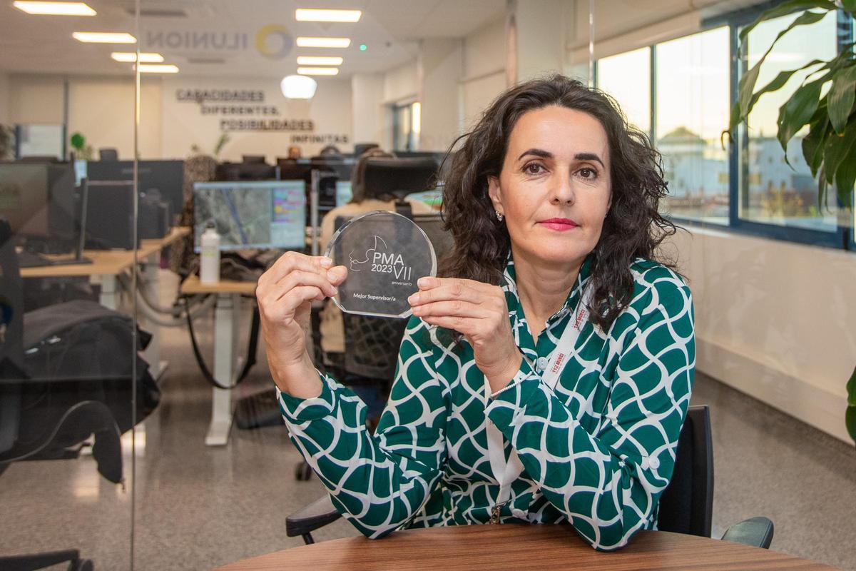 Purificación Sánchez Moreno, en las instalaciones donde se atienden las llamadas del 112.