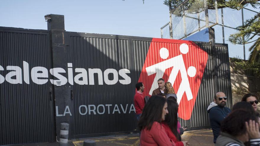 Entrada del colegio Salesiano de La Orotava, primero que suspendió las clases.