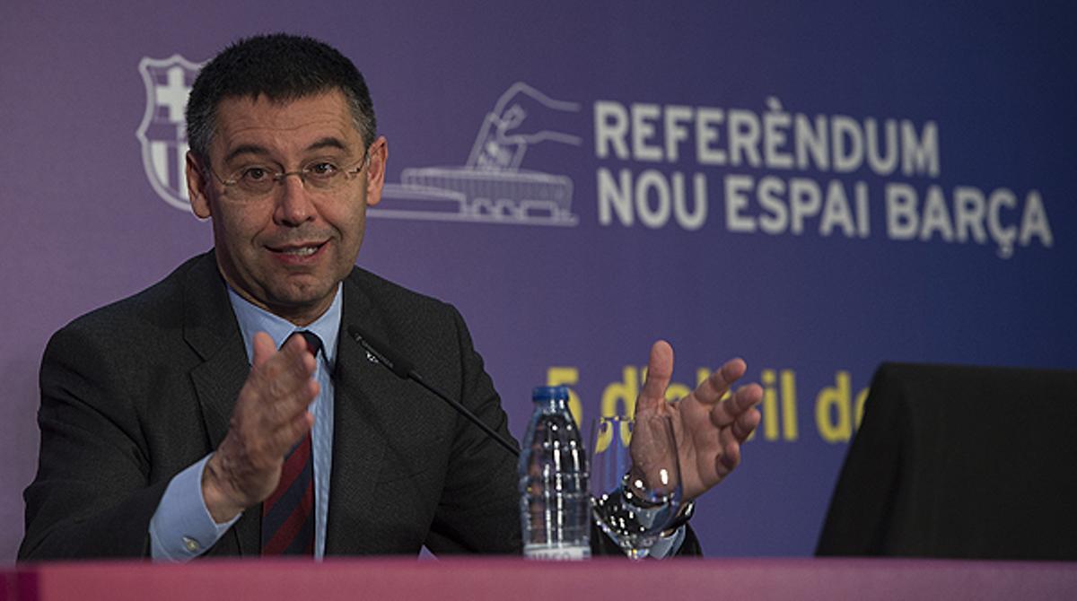 El president blaugrana, Josep Maria Bartomeu, presenta els resultats del referèndum i valora la victòria del ’sí’.
