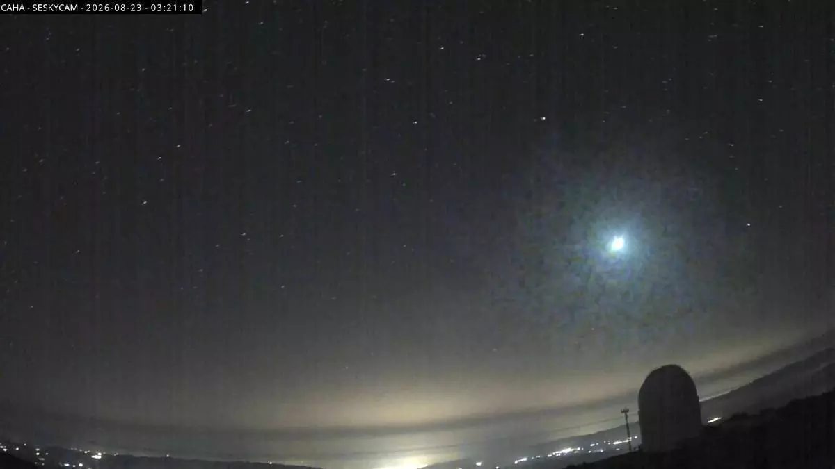 Una espectacular bola de fuego cruza el cielo de Andalucía a 77.000 kilómetros por hora