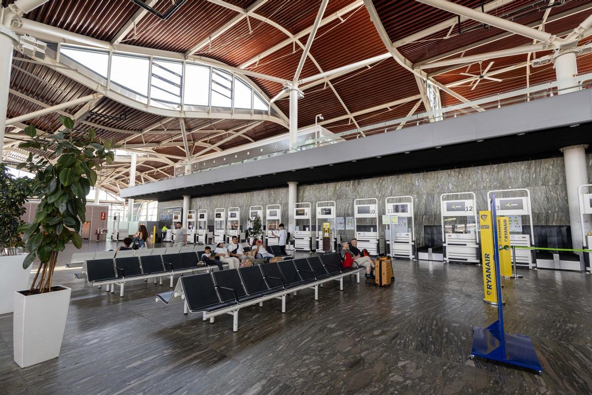 Así cambia el Aeropuerto de Zaragoza: más líneas de seguridad, una nueva cafetería y mejoras en el control de pasaportes