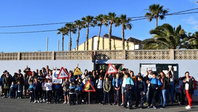 04/04/2019 MELENARA. TELDE. Protesta de las madres y padres del CEIP Principe de Asturias. . Fotógrafa: YAIZA SOCORRO.  | 04/04/2019 | Fotógrafo: Yaiza Socorro
