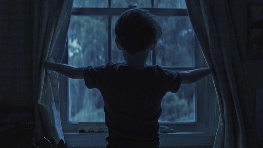 Crítica de &#039;Weapons&#039;: lo inesperado y lo siniestro