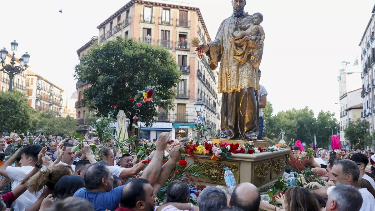 La Verbena de San Cayetano da el pistoletazo de salida a las fiestas de agosto en Madrid