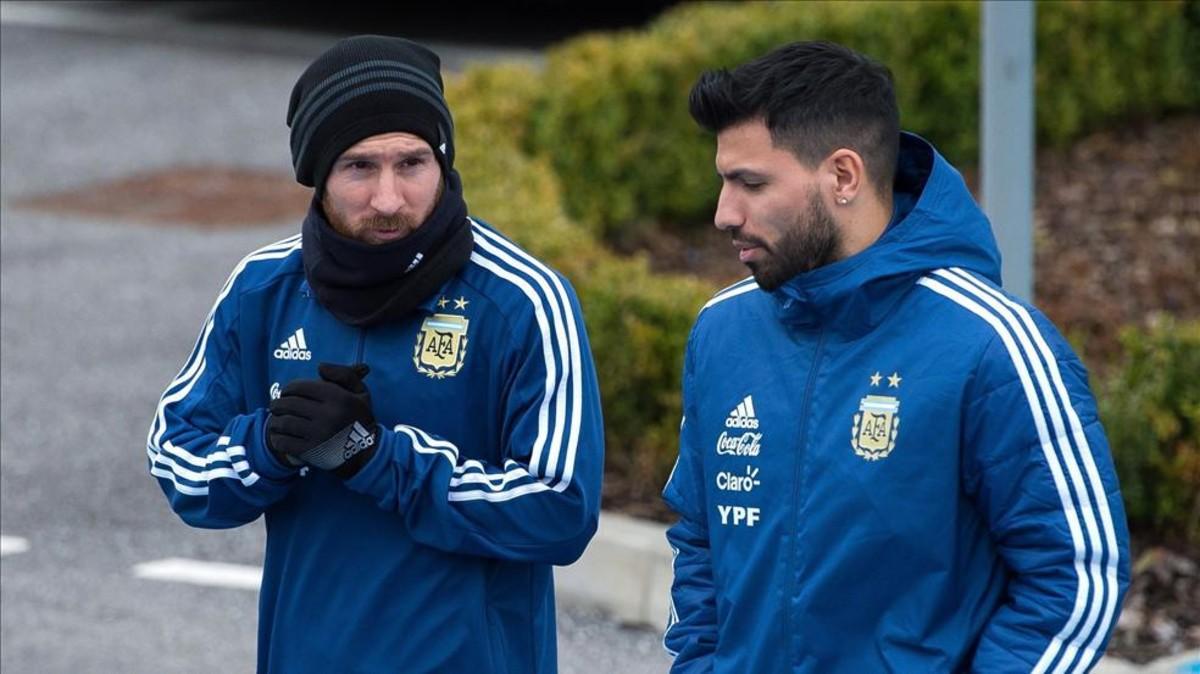 El padre de Agüero ve a su hijo en el Barça con Messi