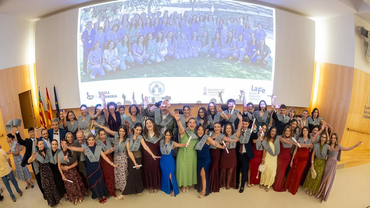 La Escuela de Enfermería La Fe gradúa a su última promoción tras 58 años de historia