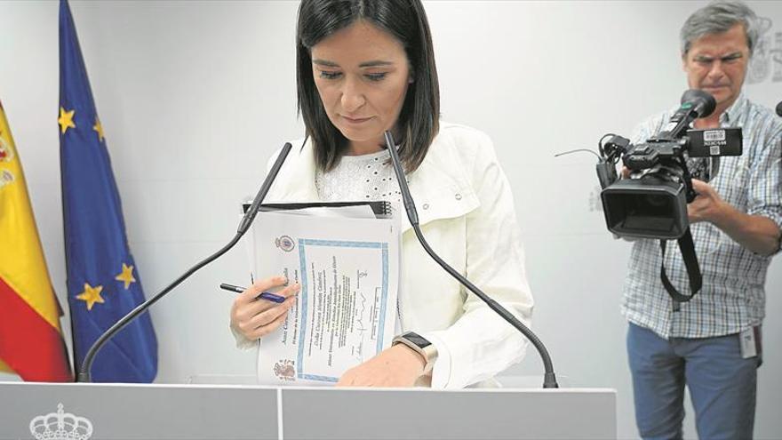 La ministra de Sanidad, en la picota por otro máster irregular