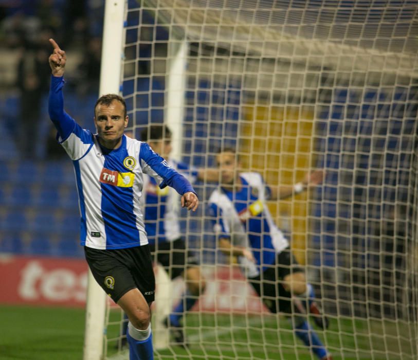 El Hércules remonta al Mestalla con goles de Pablo Íñiguez y Carlos Martínez