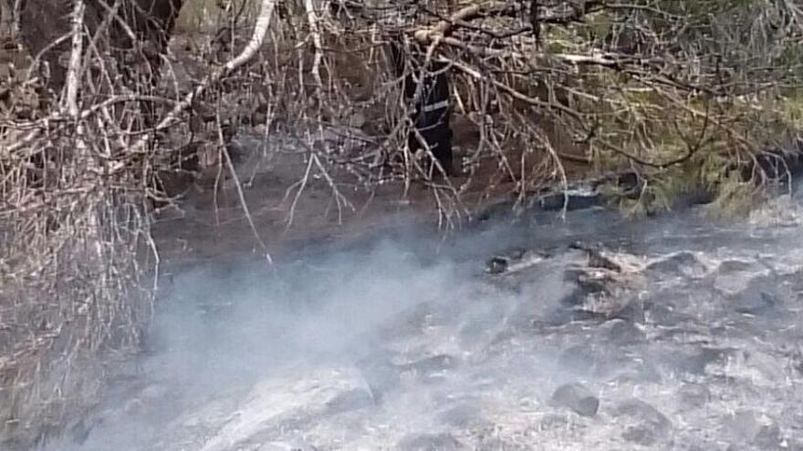 Los bomberos extinguen el tercer fuego en menos de un mes en el Racó del Conill