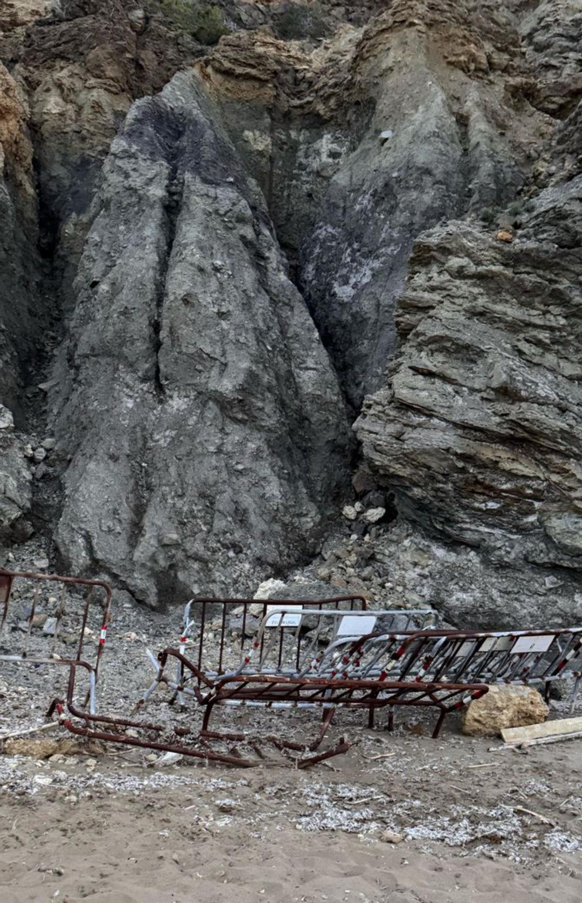 Vecina de s’Aigua Blanca: «Cada hora puede caer algo»