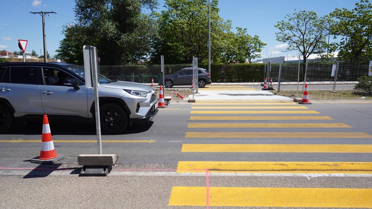 Paso de peatones provisional por las obras en Cardenal Cisneros