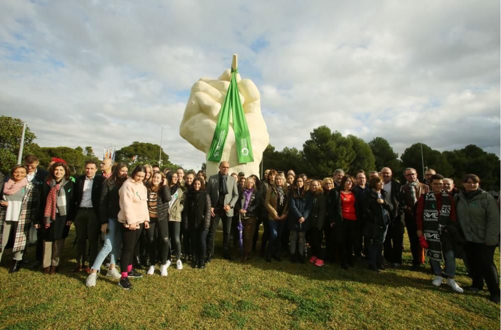 Alumnos y profesores se concentran en la Universidad de Alicante para pedir medidas contra la crisis climática