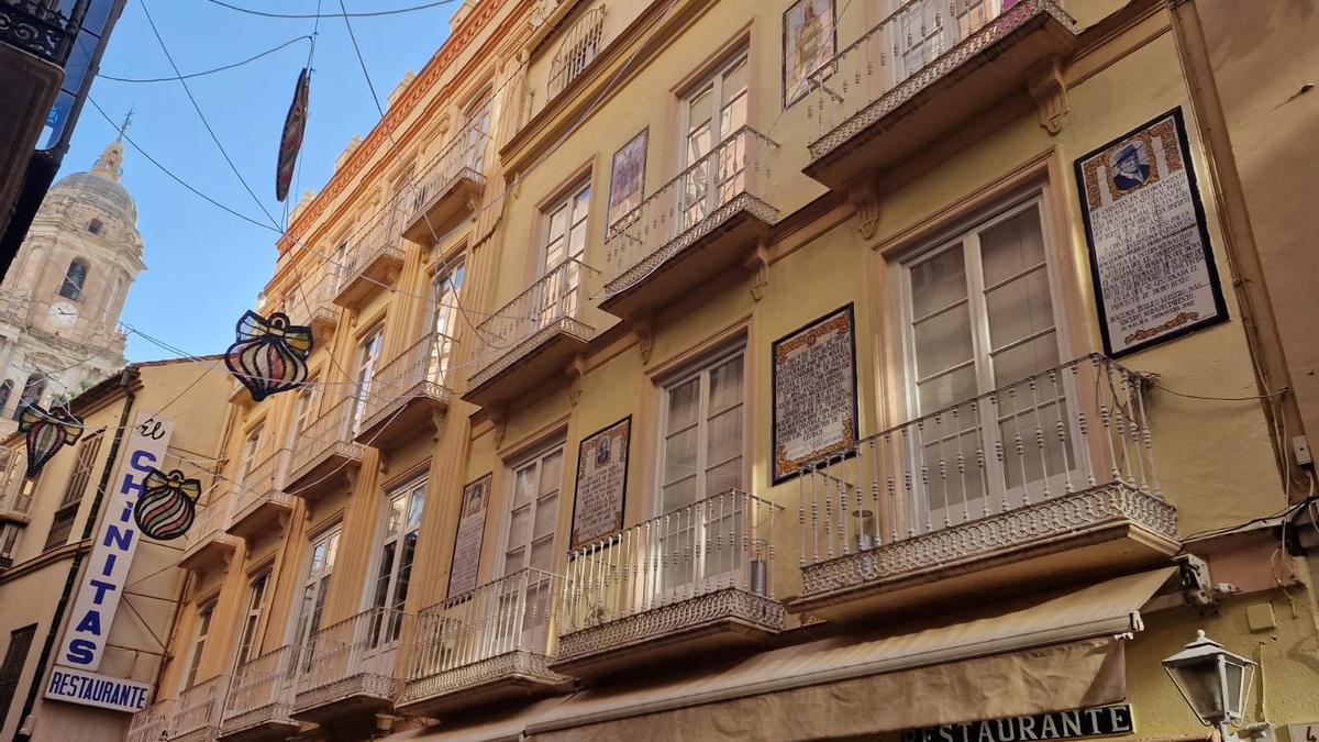 La fachada del restaurante El Chinitas, en la calle Moreno Monroy.