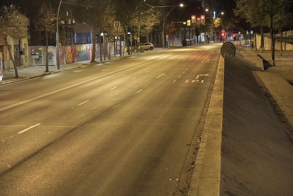 Els carrers de Girona buits en la primera nit del toc de queda