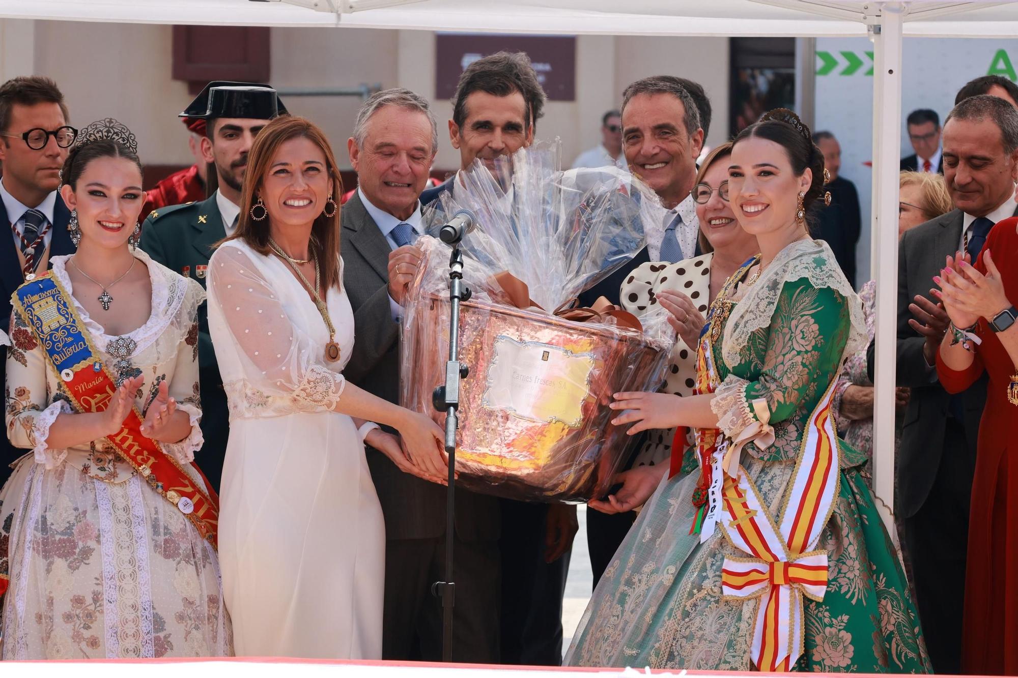 Galería del reparto de arroz de les 'calderes' en el día grande de las fiestas de Almassora