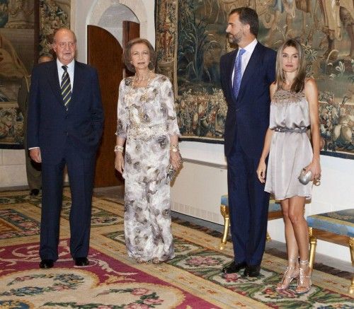 CENA DE LOS REYES ACOMPAÑADOS POR LOS PRÍNCIPES DE ASTURIAS A LAS AUTORIDADES DE BALEARES