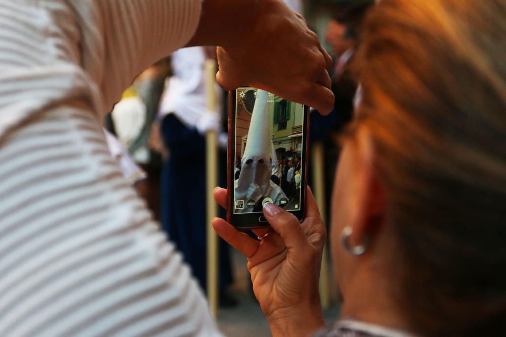 Una foto a un nazareno de La Sangre