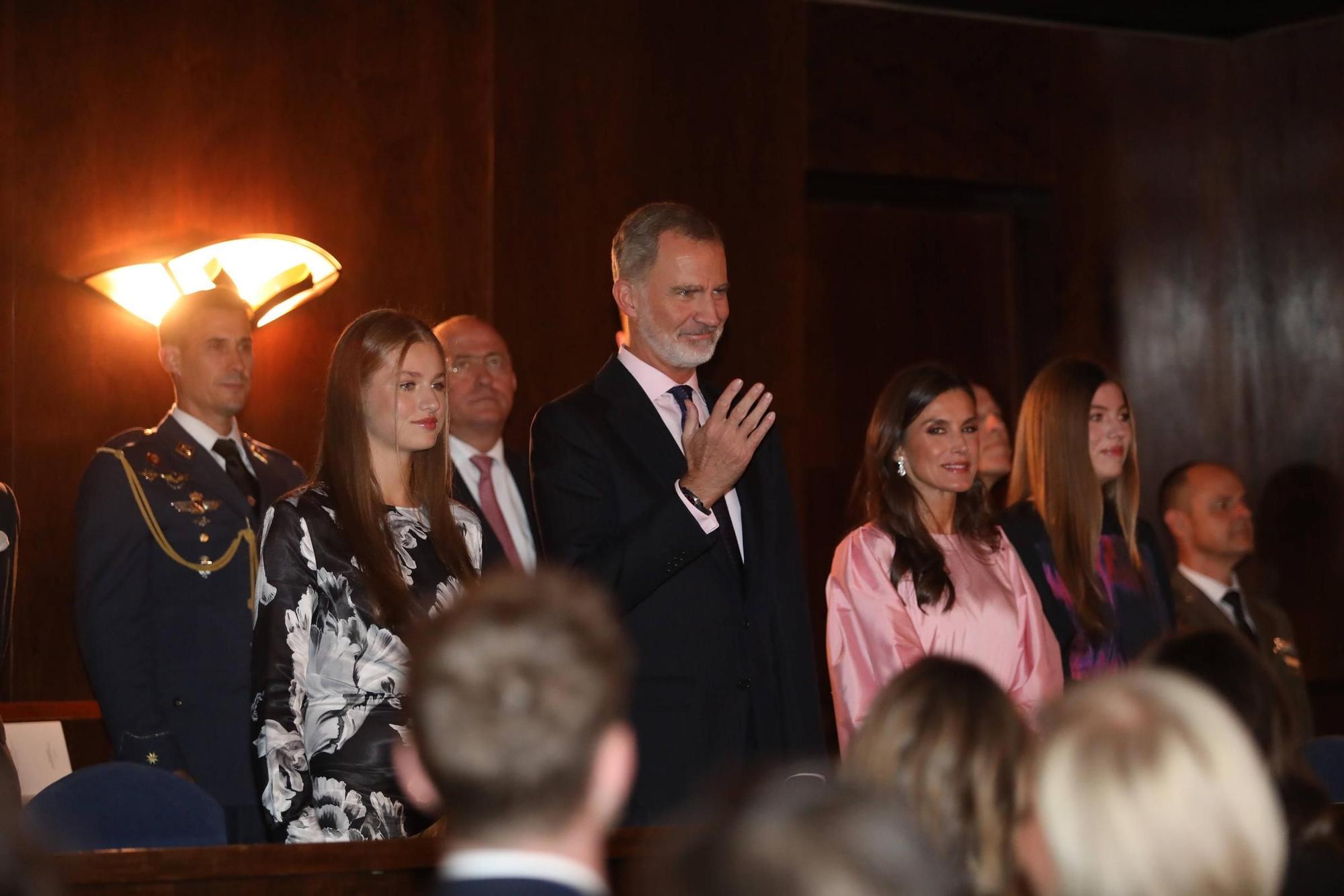 EN IMÁGENES: La Familia Real asiste en Oviedo al concierto de los premios "Princesa de Asturias"