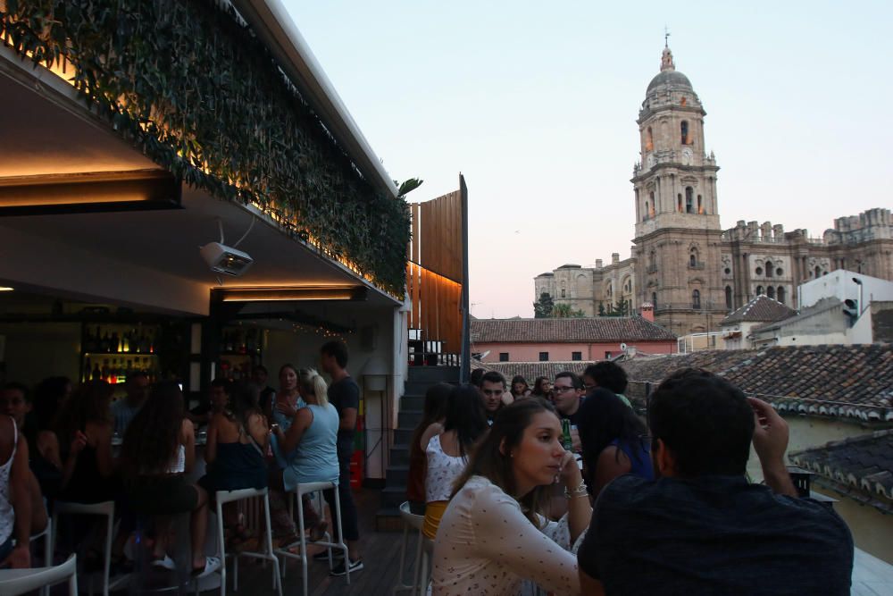 La Terraza Chinitas, en el pasaje del mismo nombre.