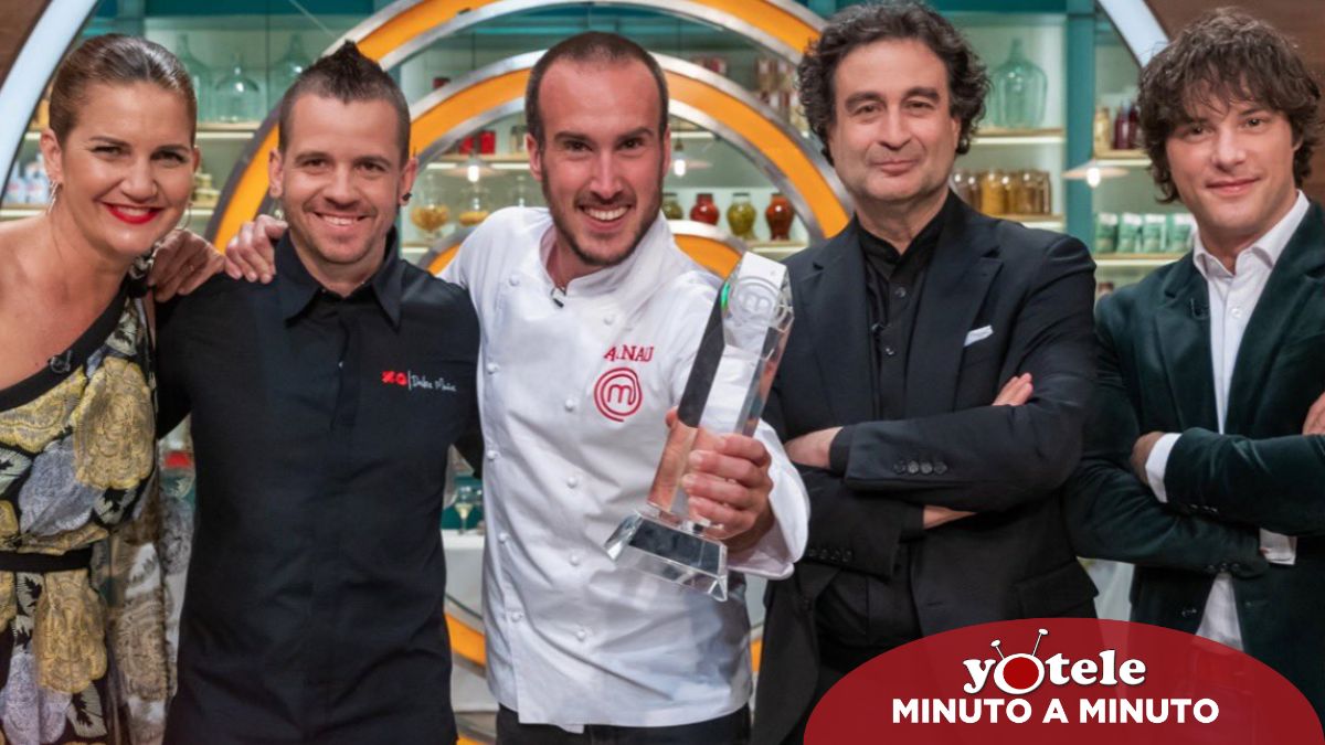 Arnau, ganador de 'Masterchef 9', junto al Samantha Vallejo-Nágera, Dabiz Muñoz, Pepe Rodríguez y Jordi Cruz