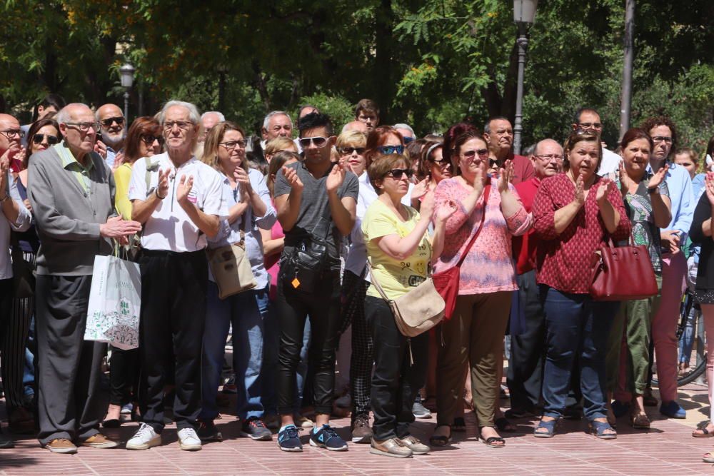 Concentración por el asesinato de una vecina en Xàtiva