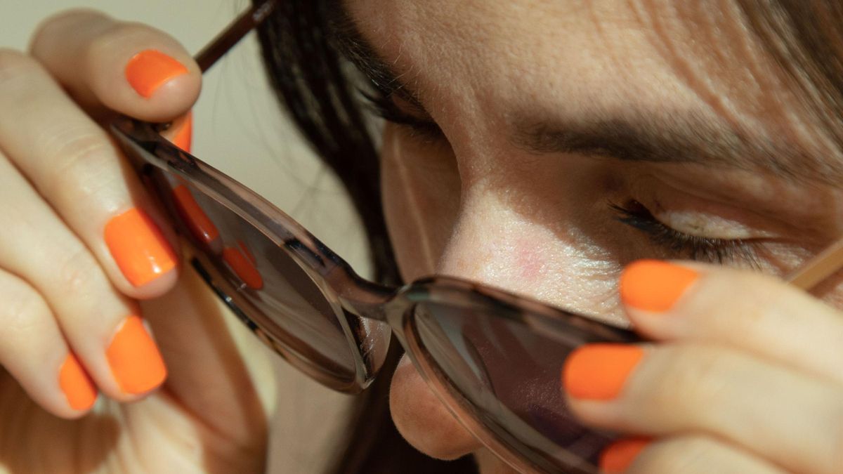 Der Abdruck von der Sonnenbrille ist etwas weniger sichtbar - zu sehen ist er aber trotzdem.