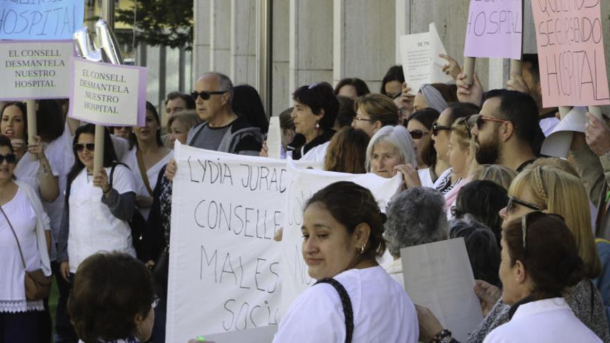 Concentración de los trabajadores de Cas Serres.