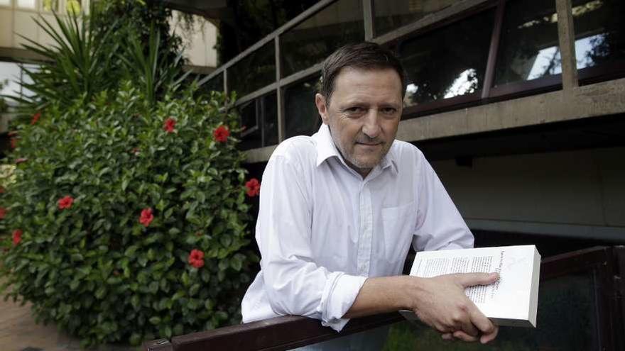 El escritor Ignacio Martínez de Pisón. // Alberto Estévez