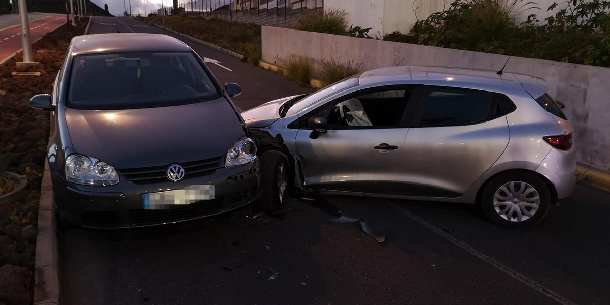 Estado en que quedaron los dos vehículos tras el accidente.