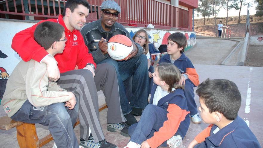 Visita de  Rafa Martinez i Rodney White a l'ecola Vedruna de Manresa