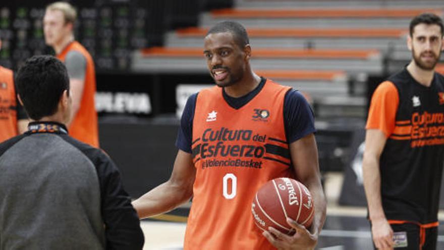 Will Thomas, en un entrenamiento con el Valencia Basket