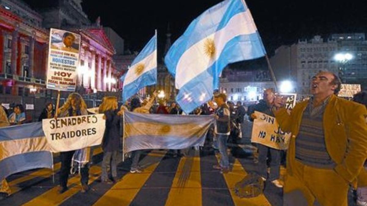 Agrupaciones opositoras protestan contra Kirchner en Buenos Aires.