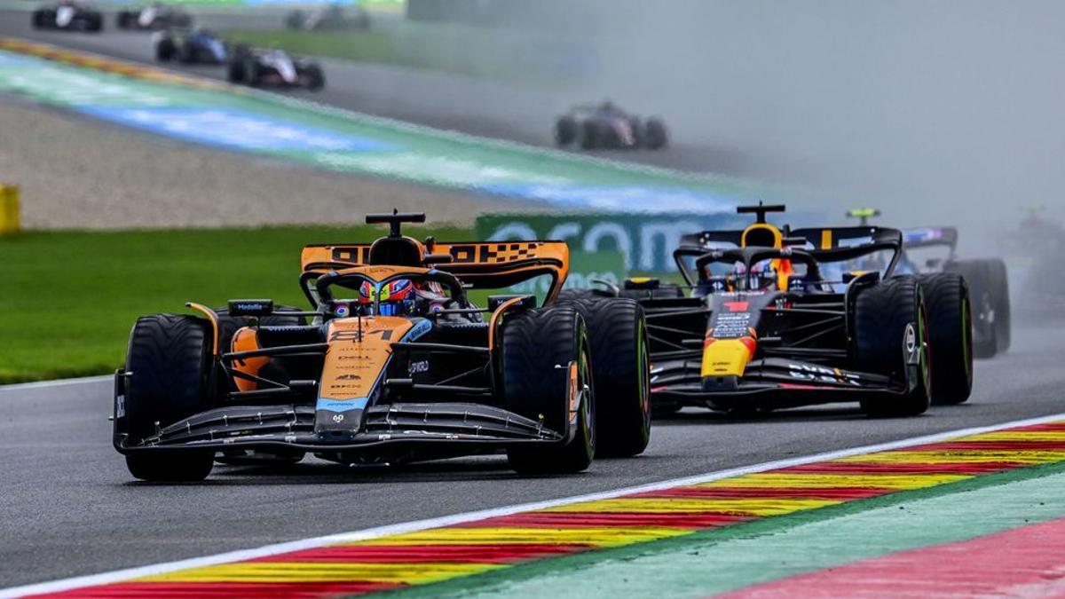 Los coches de F1 sobre el trazado de Spa-Francorchamps