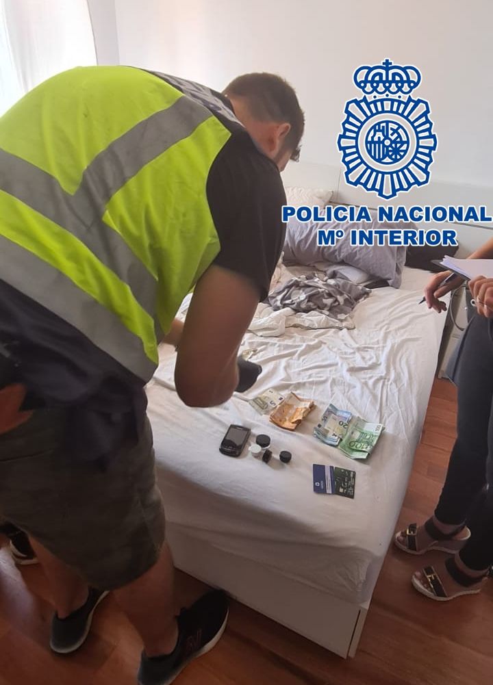 Detención de dos personas en Tenerife por traficar con golosinas de cannabis