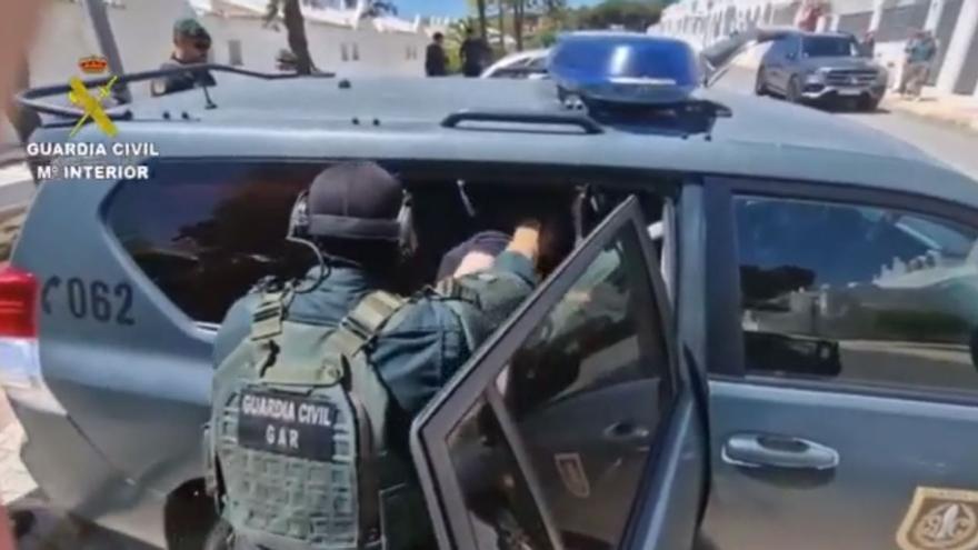 Momento de la detención en La Cala de Mijas.