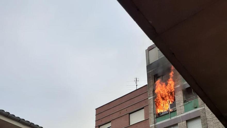 Grave incendio en un domicilio de Gijón