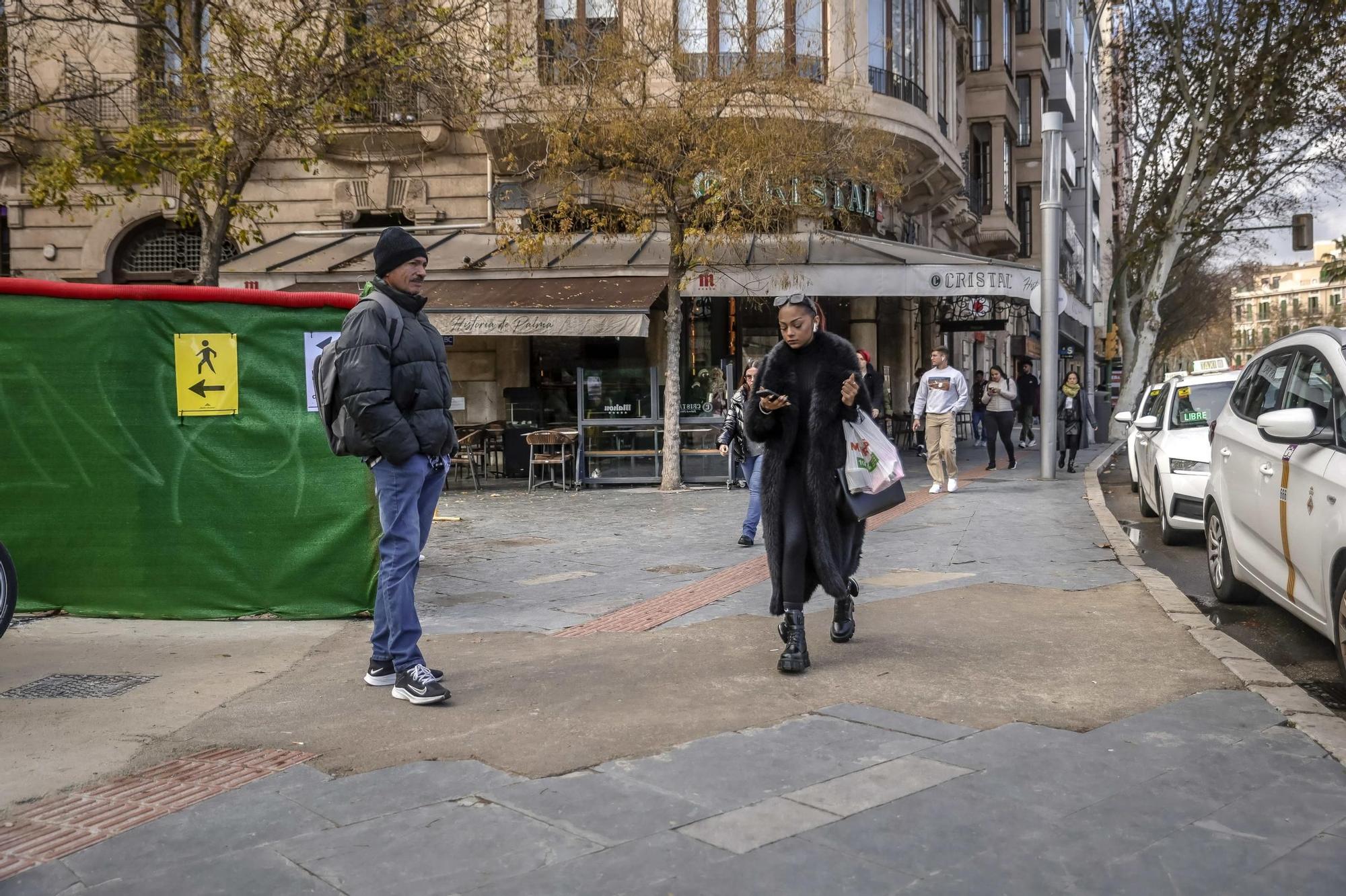 Abierta al público una pequeña parte de la nueva Plaza España: "Todo sigue igual"